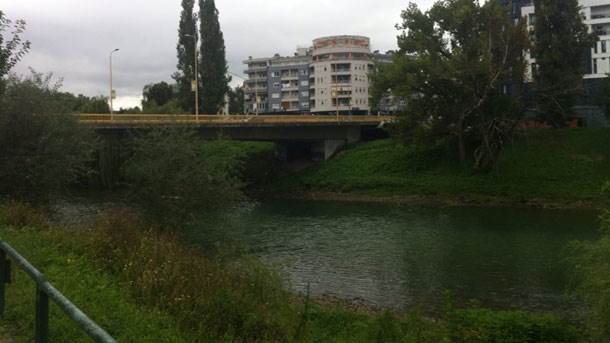 Banjalučanin ukrao telefon pa skočio u Vrbas kako bi izbjegao hapšenje Banjalučanin ukrao telefon pa skočio u Vrbas kako bi izbjegao hapšenje