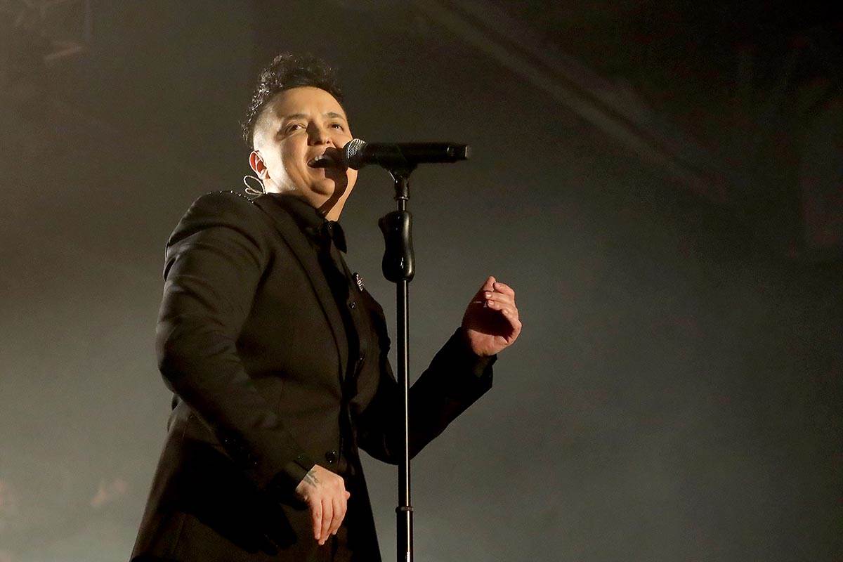 Dečko u invalidskim kolicima je ustao zbog Marije Šerifović: Čudo na koncertu koje je rasplakalo milione Dečko u invalidskim kolicima je ustao zbog Marije Šerifović: Čudo na koncertu koje je rasplakalo milione
