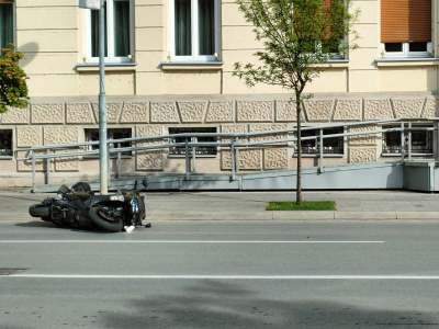  Motociklistkinja povrijeđena u sudaru sa vozilom Hitne pomoći 