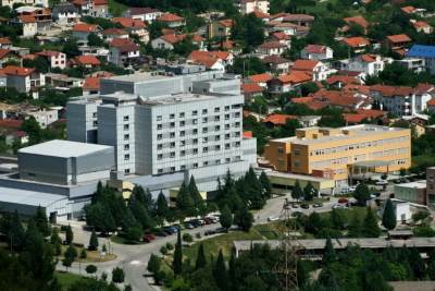  Radnici UKC Mostar traže isplatu regresa i optužuju Vladu za diskriminaciju 