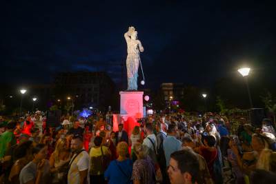 otkriven spomenik Kulinu banu i otvoren Park knjige u Banjaluci otkriven spomenik Kulinu banu i otvoren Park knjige u Banjaluci
